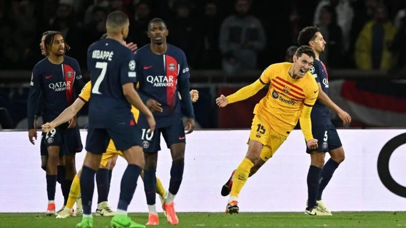 PSG đấu với Barcelona 01