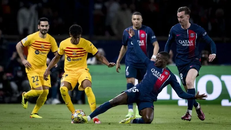 PSG đấu với Barcelona 02