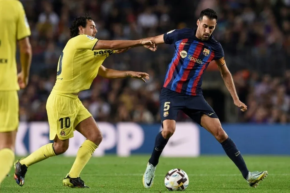 Busquets luôn có mặt ở tuyến giữa để phân phối bóng