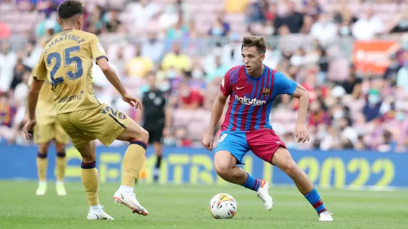 Bức tranh lịch sử của Barcelona đối đầu Levante